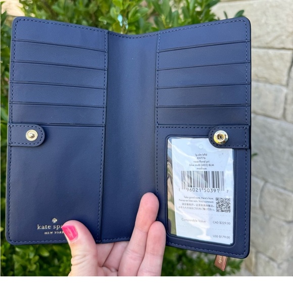 💙🩵Brand New Kate Spade Madison Vase Floral Large Slim Bifold Wallet🩵💙 - Picture 11 of 12